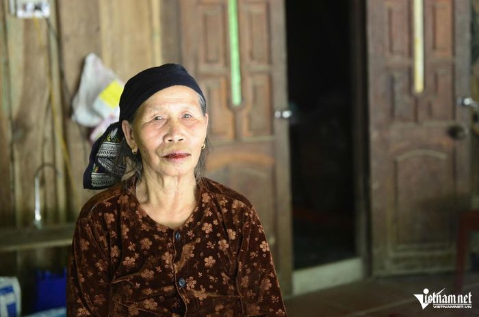 Bà Vi Thị Khiêm mong muốn khu tái định cư sớm hoàn thành để người dân ổn định cuộc sống