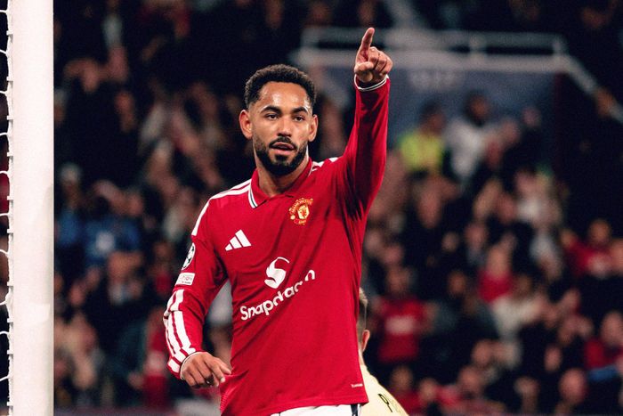 Cunha mở màn bữa tiệc trong ngày Champions League trở lại Old Trafford. Ảnh: MUFC