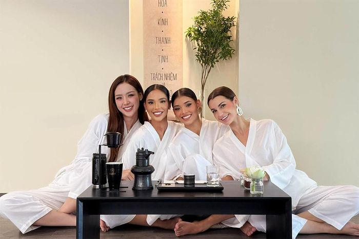 Hoa hậu Bảo Ngọc bên top 2 Miss World 2026 trong các hoạt động sau đêm chung kết.