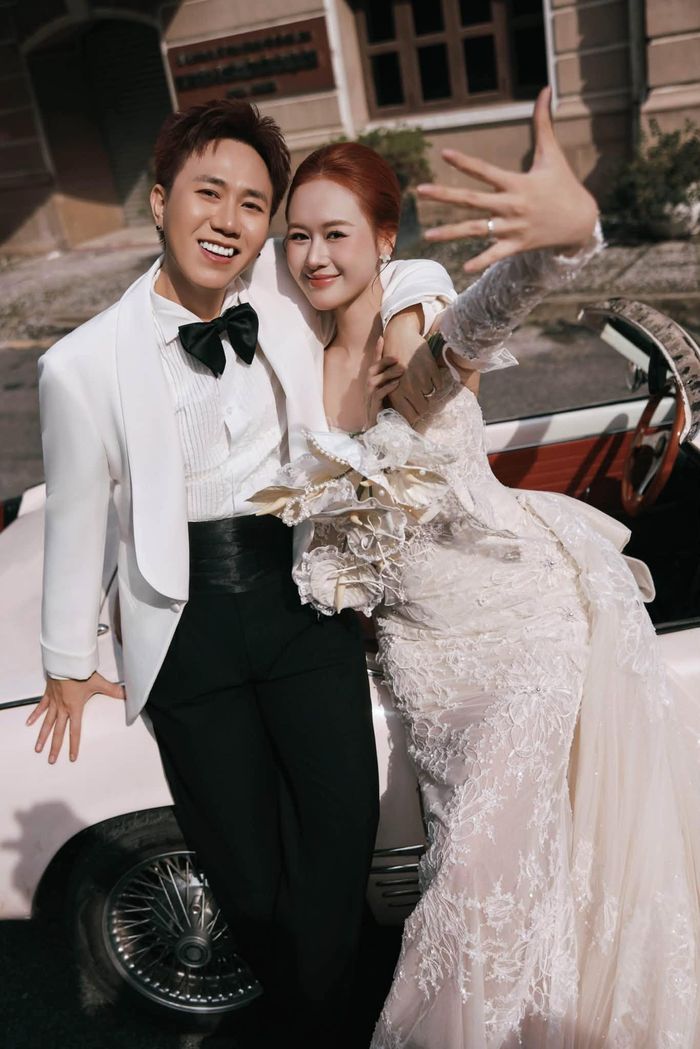 Vợ chồng diễn viên Anh Đức - Anh Phạm đánh dấu 2 năm cưới.