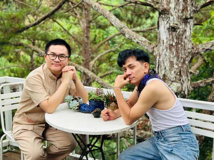 MC Đại Nghĩa và nghệ sĩ Đình Toàn kỷ niệm tình bạn hàng chục năm.