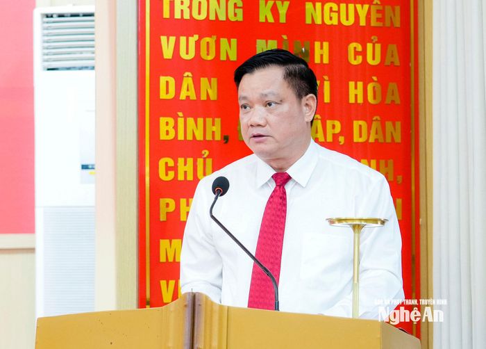 Đồng chí Nguyễn Khắc Thận - Bí thư Tỉnh uỷ, Trưởng Đoàn ĐBQH tỉnh phát biểu chỉ đạo tại hội nghị. Ảnh: Phạm Bằng