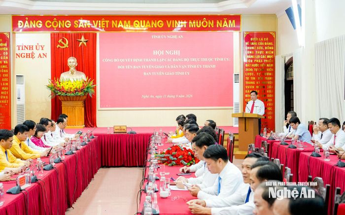 Đồng chí Nguyễn Khắc Thận - Bí thư Tỉnh uỷ, Trưởng Đoàn ĐBQH tỉnh phát biểu chỉ đạo tại hội nghị. Ảnh: Phạm Bằng