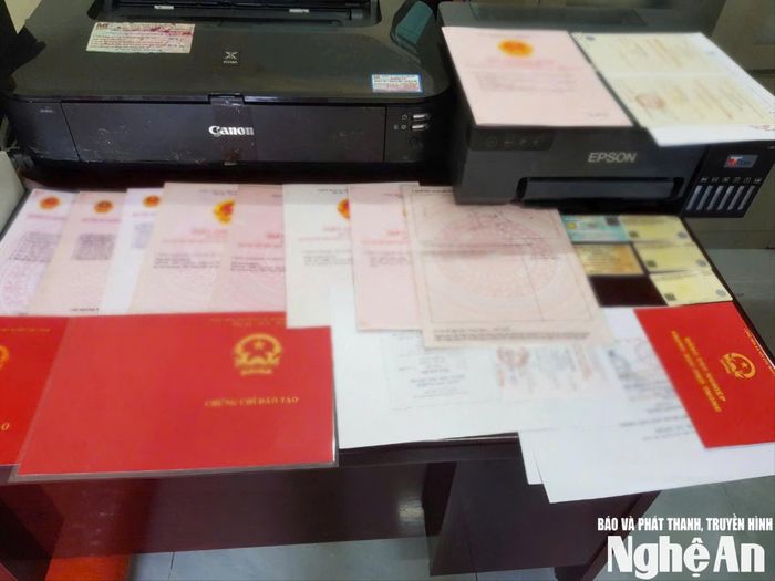 Tang vật chuyên án thu giữ. Ảnh: Hồng Hạnh