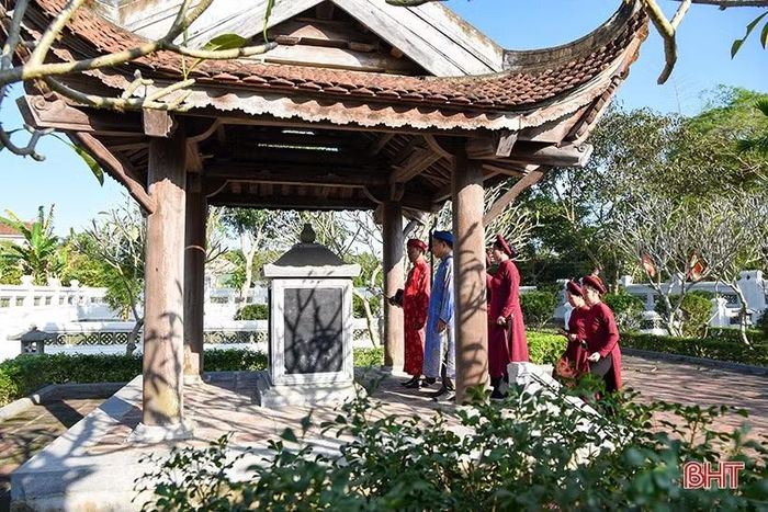 Nhà bia đá - nơi ghi tóm tắt cuộc đời, sự nghiệp của Nguyễn Công Trứ tại Khu di tích Nguyễn Công Trứ ở xã Nghi Xuân.