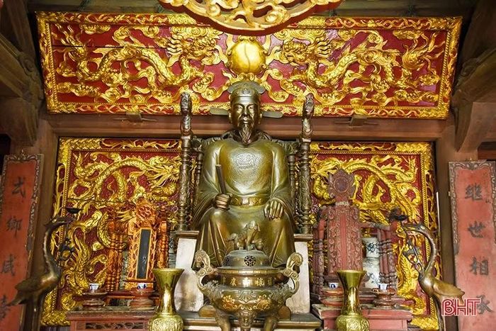 Tượng thờ Doanh điền sứ Nguyễn Công Trứ tại Khu di tích Nguyễn Công Trứ ở xã Nghi Xuân.