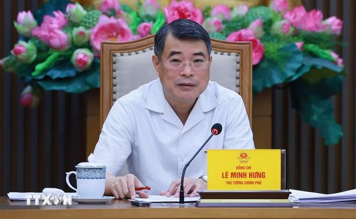 Thủ tướng Lê Minh Hưng chủ trì cuộc họp về Dự thảo Nghị định sửa đổi, bổ sung của Chính phủ về kinh doanh xăng dầu. (Ảnh: Dương Giang/TTXVN)
