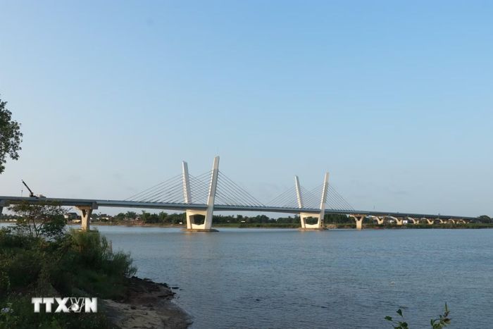 Cầu Thạch Hãn 1 thuộc Dự án đường ven biển kết nối Hành lang kinh tế Đông - Tây. (Ảnh: Tường Vi/TTXVN)