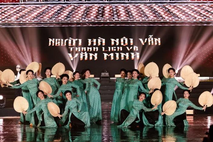 So với Festival Thăng Long-Hà Nội lần thứ I (2025), Lễ khai mạc Festival lần thứ II năm 2026 mở rộng đáng kể về quy mô và độ đa dạng vùng miền, quốc tế. (Ảnh: CTV/Vietnam+)