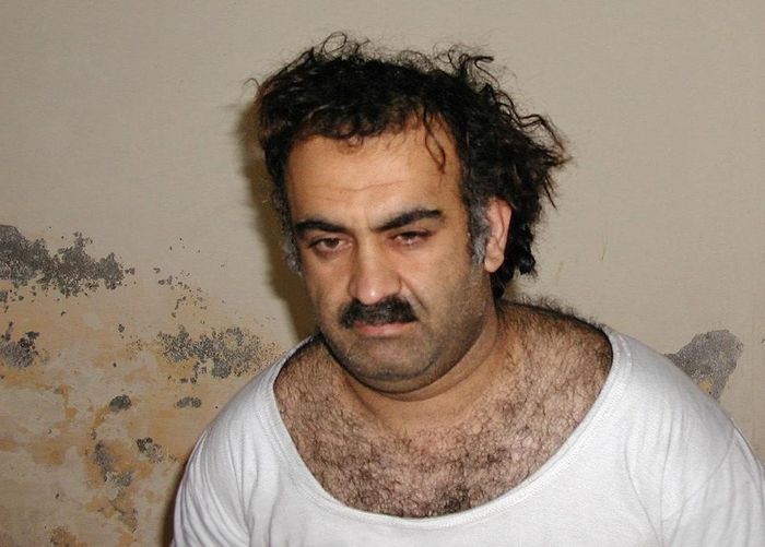 Khalid Sheikh Mohammed sau khi bị bắt giữ tại Rawalpindi (Pakistan) năm 2003. Ảnh: Wikimedia Commons