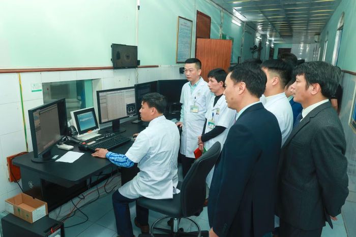 Sử dụng thiết bị y tế công nghệ cao giúp các bác sĩ Bệnh viện Đa khoa tỉnh Tuyên Quang phát hiện thành công nhiều ca bệnh phức tạp.