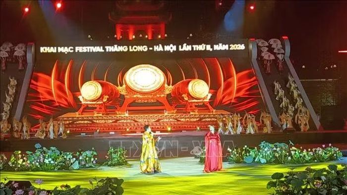 Tiết mục biểu diễn nghệ tbuật tại lễ khai mạc Festival Thăng Long - Hà Nội lần thứ II năm 2026 với chủ đề “Dòng chảy di sản - Heritage Flow”. Ảnh: TTXVN phát