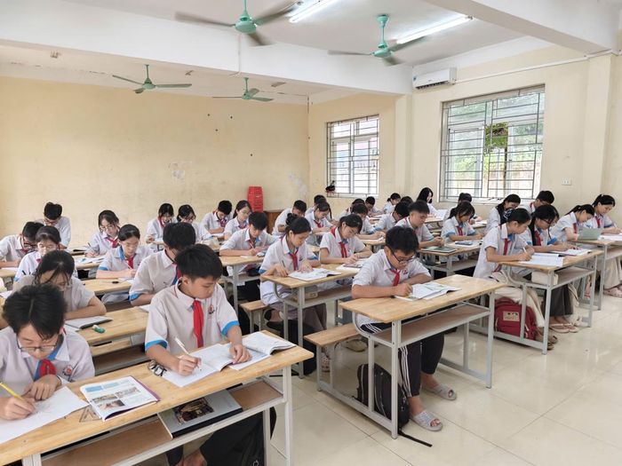 Mặc dù còn nhiều khó khăn như thiếu giáo viên, cơ sở vật chất các điểm trường chưa đồng bộ, nhưng hoạt động dạy và học của trường Trung học cơ sở Trần Phú, xã Nông Cống (Thanh Hóa) đã vào nề nếp ổn định.