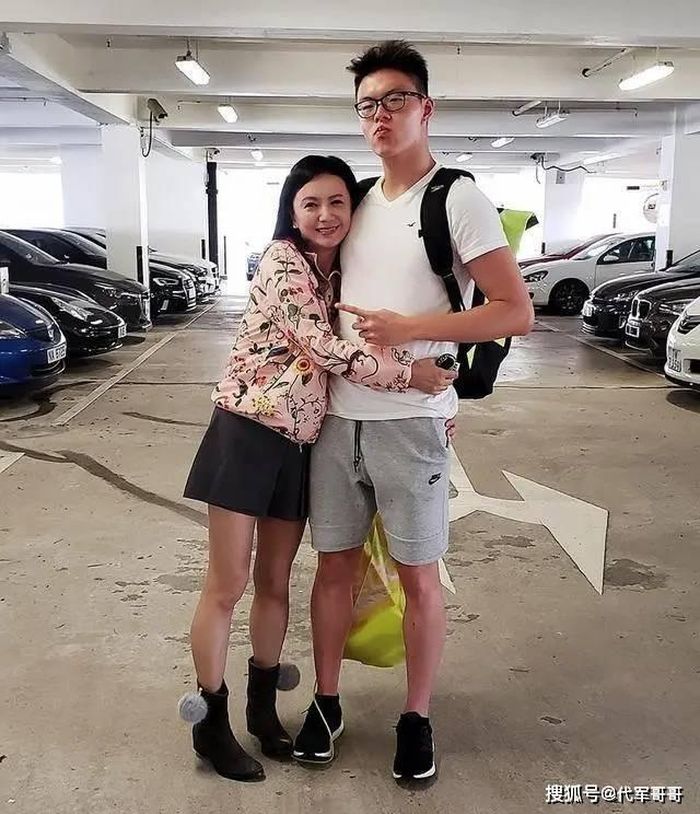 Tăng Hoa Thiên hạnh phúc khi có người con trai tài năng, hiếu thảo.