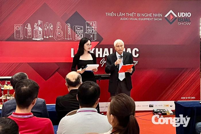 Đại diện Ban tổ chức trình bày diễn văn khai mạc sự kiện