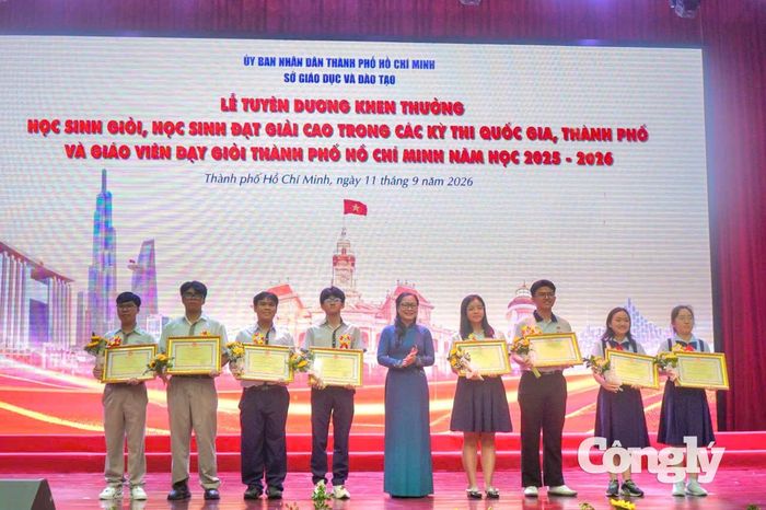 TP.HCM tổ chức lễ tuyên dương, khen thưởng học sinh giỏi, học sinh đạt thành tích cao tại các kỳ thi quốc gia, quốc tế và cấp thành phố...