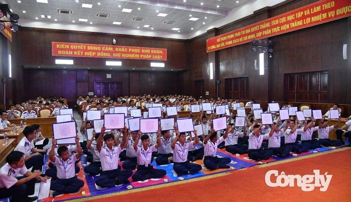 Cán bộ, chiến sĩ BTL Vùng hào hứng tham gia Hội thi “tìm hiểu lịch sử 28 năm Ngày Thành lập BTL Vùng (14/9/1998-14/9/2026)”