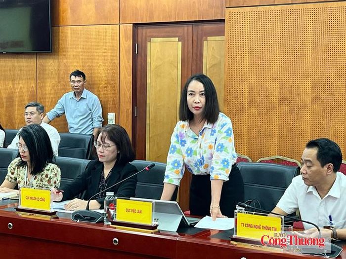 Bà Nguyễn Thị Quyên, Phó Cục trưởng Cục Việc làm trả lời tại họp báo.
