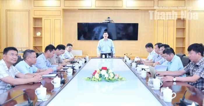 Phó Chủ tịch Thường trực UBND tỉnh Mai Xuân Liêm phát biểu tại hội nghị.