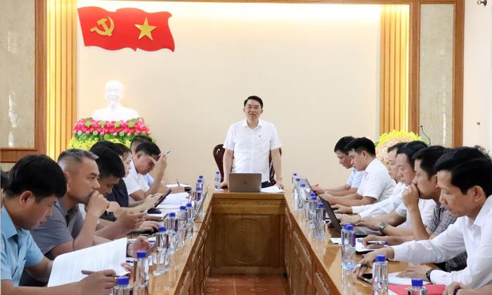 Đồng chí Bùi Quang Huy chủ trì buổi kiểm tra tiến độ làm sạch, làm giàu dữ liệu đất đai.