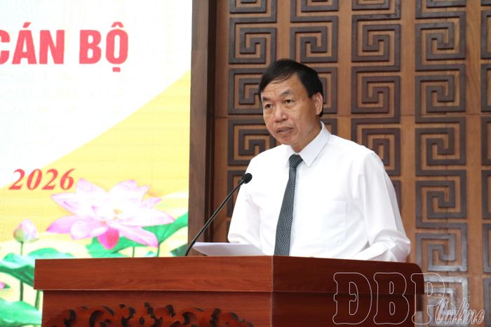Chủ tịch UBND tỉnh Lê Văn Lương phát biểu giao nhiệm vụ.