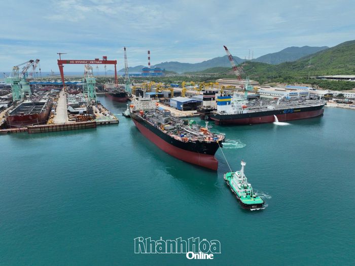 Nhà máy Đóng tàu HD Hyundai Việt Nam đóng góp lớn vào công nghiệp và xuất khẩu của tỉnh. Ảnh: V.G