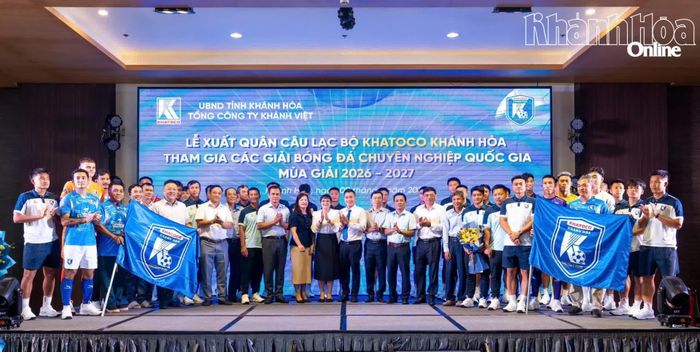 Đội bóng Khatoco Khánh Hòa tại lễ xuất quân mùa giải mới.