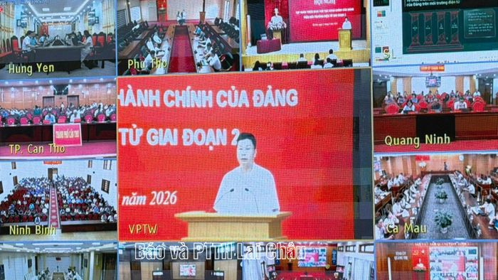 Hội nghị được tổ chức theo hình thức trực tiếp kết hợp trực tuyến đến các điểm cầu.