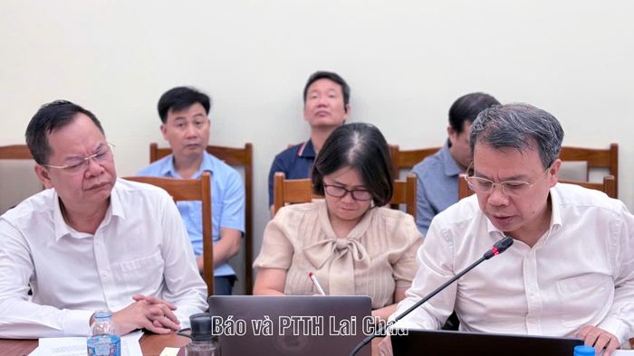 PGS.TS. Nguyễn Quốc Huy, Giám đốc Học viện Y - Dược học cổ truyền Việt Nam tham gia góp ý tại cuộc họp.