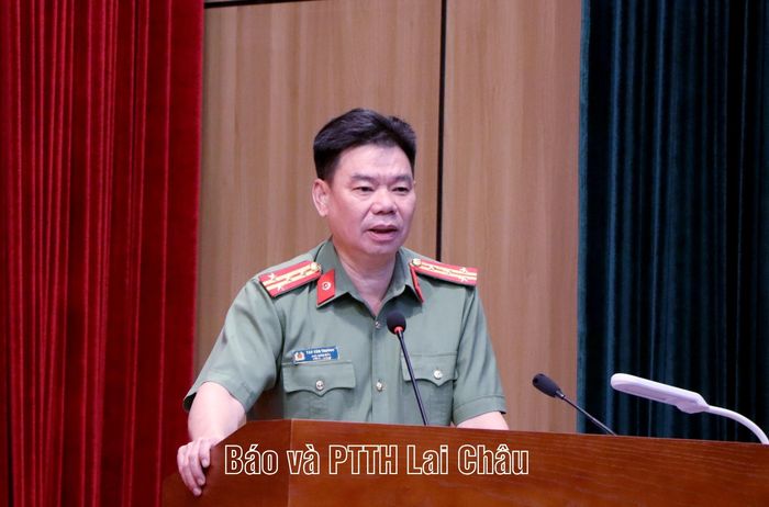 Đại tá Tao Văn Trường - Phó Giám đốc Công an tỉnh phát biểu tại hội nghị.
