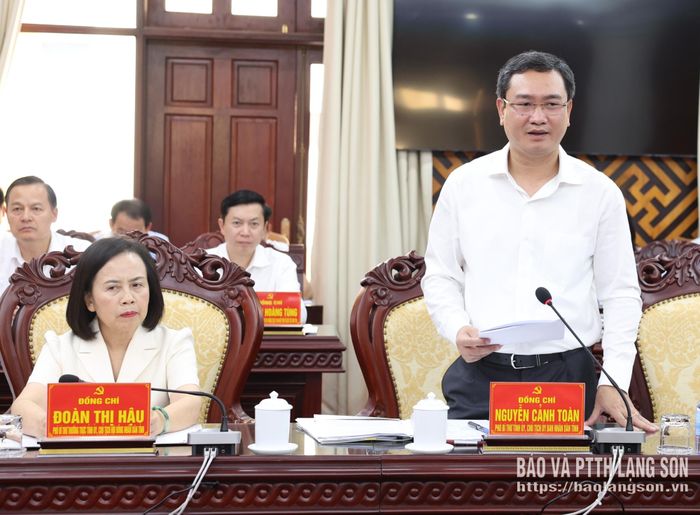 Đồng chí Nguyễn Cảnh Toàn, Phó Bí thư Tỉnh uỷ, Chủ tịch UBND tỉnh phát biểu tại buổi làm việc