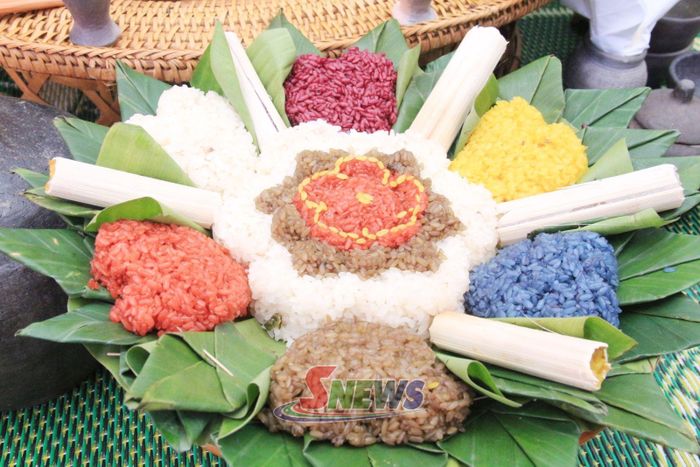 Xôi ngũ sắc.