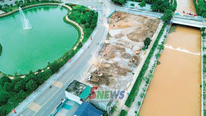 Dự án Hoàn thiện tuyến giao thông số 1A, vườn hoa Quảng trường Tây Bắc, đoạn từ cầu Trắng đến tuyến 1A phấn đấu hoàn thành giải phóng mặt bằng trước ngày 15/9/2026.