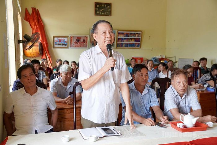 Cử tri xã Sơn Dương phát biểu ý kiến tại hội nghị tiếp xúc cử tri.