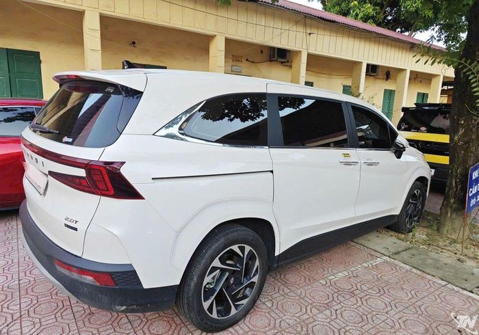 Chiếc xe ô tô được thu hồi phục vụ điều tra.