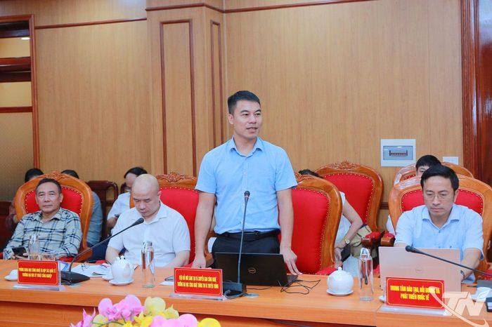 Đại biểu tham luận tại Hội nghị.