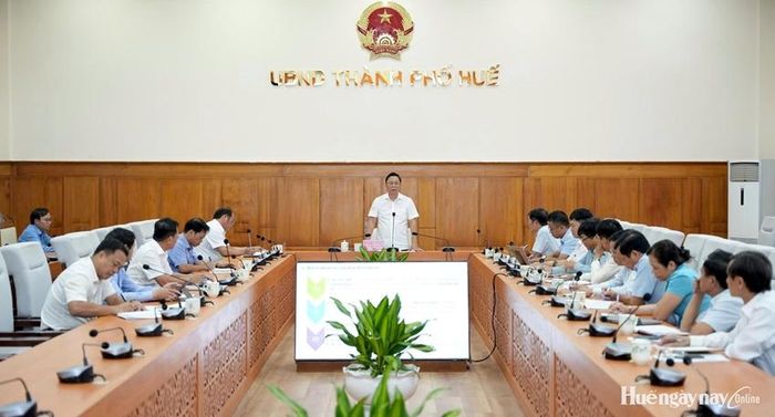 Phó Bí thư Thành ủy, Chủ tịch UBND thành phố Lê Trí Thanh phát biểu kết luận cuộc họp.