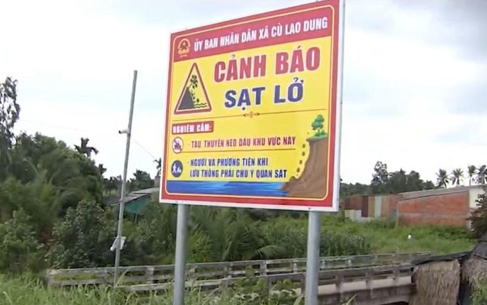 Bờ sông Hậu đoạn ấp Nguyễn Tăng, xã Cù Lao Dung thường xuyên sạt lở.