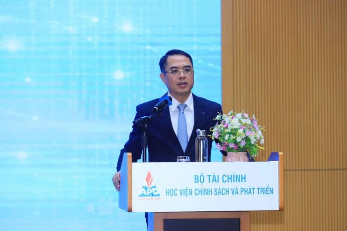 PGS.TS. Nhữ Trọng Bách - Phó Giám đốc Học viện Chính sách và Phát triển phát biểu tại Hội thảo. Ảnh: Hùng Anh