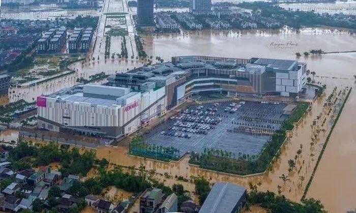 AEON Mall ở Huế không bị ngập sau mưa lớn và trở thành nơi trú ngụ an toàn cho nhiều người dân khi mưa lũ