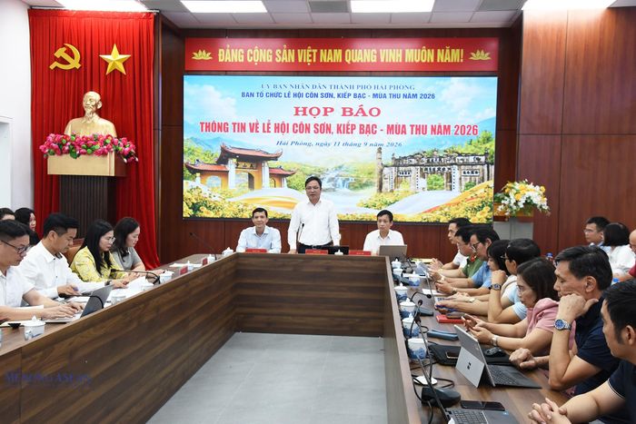 Ông Nguyễn Thành Trung, Giám đốc Sở Văn hóa, Thể thao và Du lịch thành phố Hải Phòng phát biểu tại buổi họp báo. Ảnh: Phùng Nguyện.