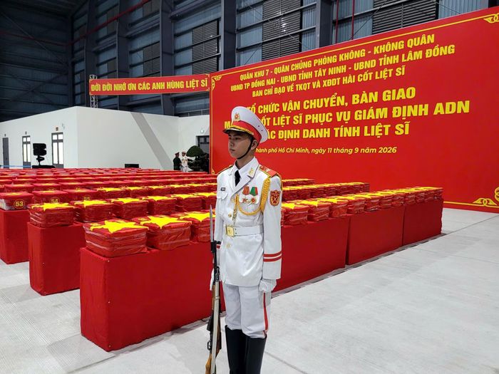 Đợt này, 13.563 mẫu hài cốt liệt sĩ được vận chuyển ra Hà Nội phục vụ giám định ADN để xác định danh tính liệt sĩ.