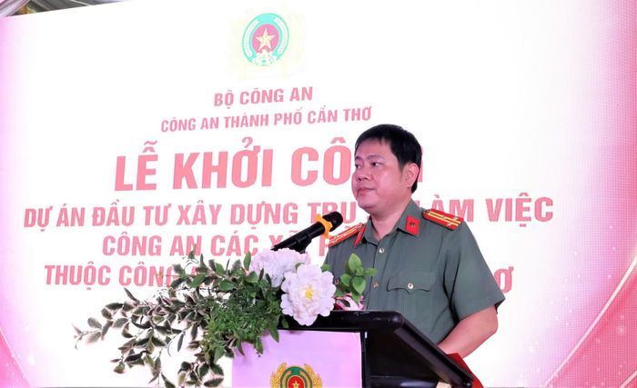 Thượng tá Đinh Tùng An, Phó Giám đốc Công an TP Cần Thơ phát biểu tại buổi lễ.