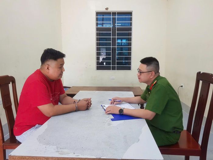 Cơ quan Công an lấy lời khai Đỗ Hoàng Phương, đối tượng cầm đầu đường dây.
