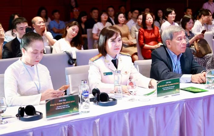 Các đại biểu tham dự hội thảo.