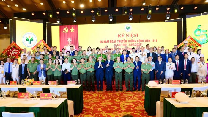 Các đại biểu tại lễ kỷ niệm.