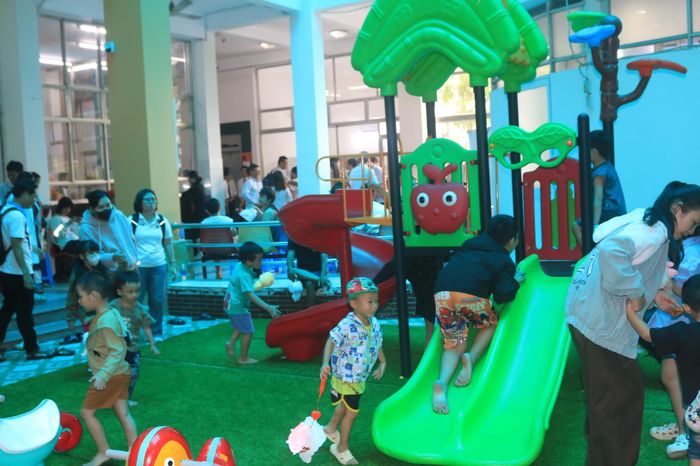 Không gian vui chơi cho trẻ tại Bệnh viện Tâm thần TP. HCM do Ủy ban MTTQ Việt Nam TP. HCM trao tặng giúp các em có không gian thư giãn trong quá trình chờ khám bệnh.