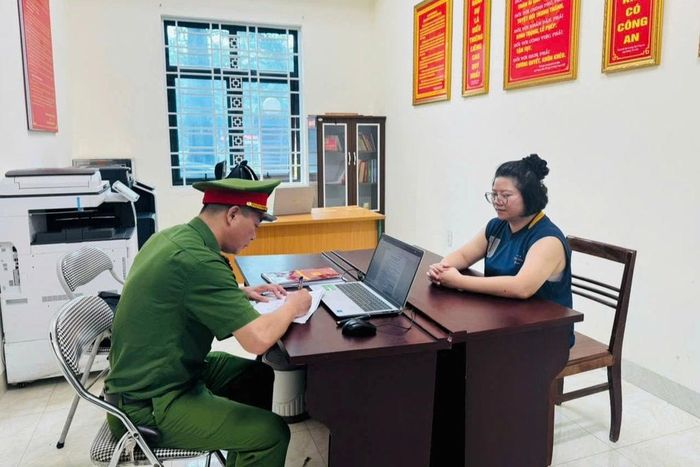 Nguyễn Thùy Trang tại cơ quan công an (Ảnh: Công an Lào Cai).