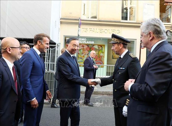 Tổng Bí thư, Chủ tịch nước Tô Lâm và Tổng thống Cộng hòa Pháp Emmanuel Macron và các đại biểu. Ảnh: TTXVN