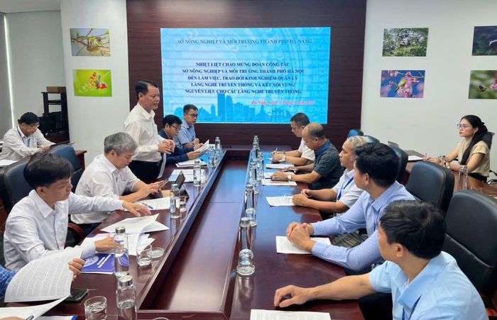 Phó Giám đốc Sở Nông nghiệp và Môi trường thành phố Đà Nẵng Phan Văn Mỹ thông tin tại buổi làm việc